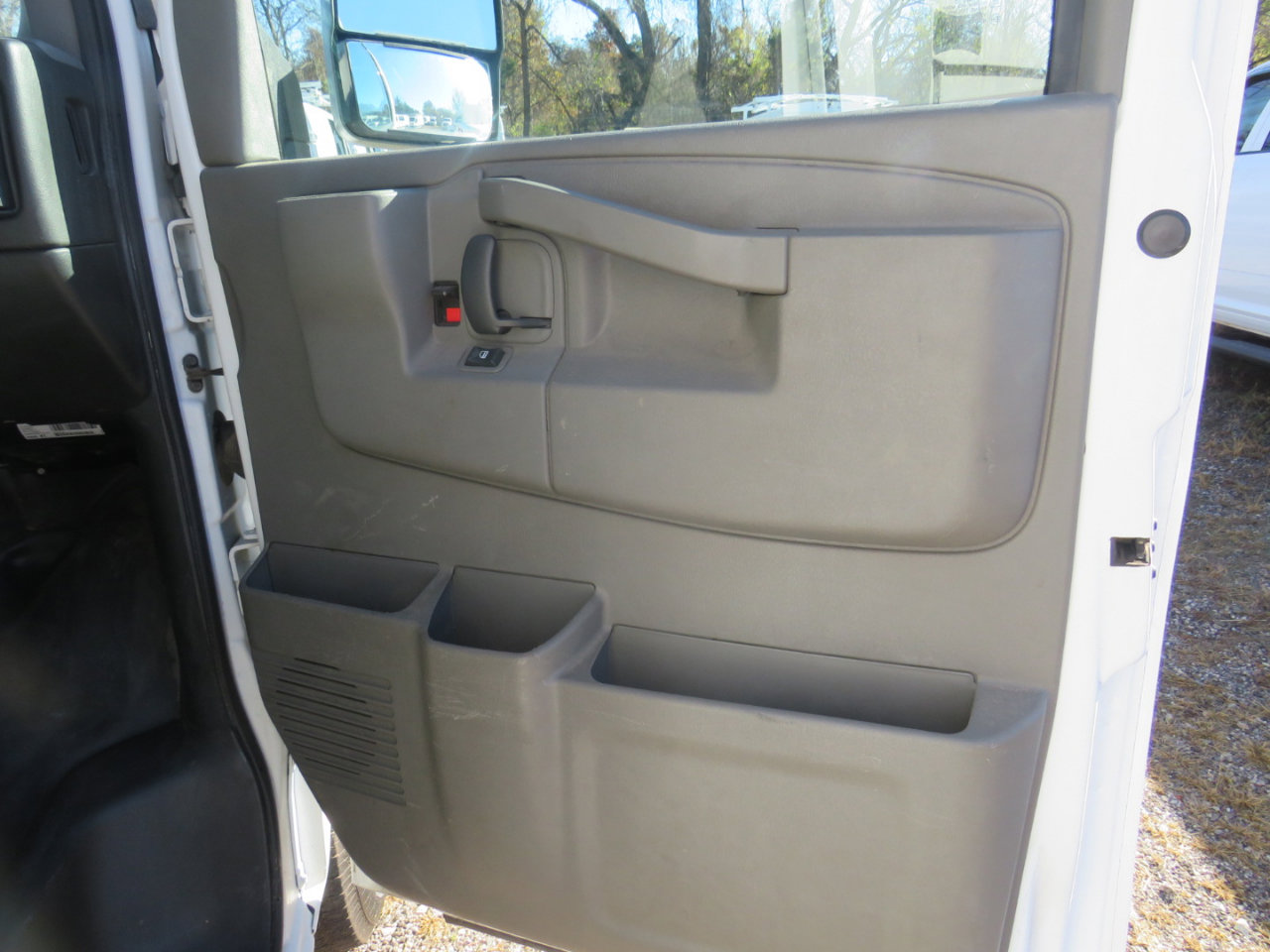 Used 2022 GMC Savana 3500 w/ Power Convenience Package image 17