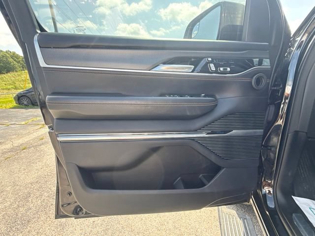 Used 2023 Jeep Grand Wagoneer Series III w/ Rear Seat Video Group 1 AWD/4WD image 15
