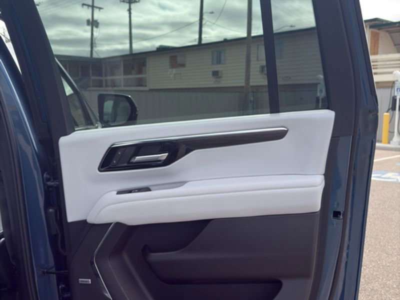 New 2026 Chevrolet Suburban Premier image 16