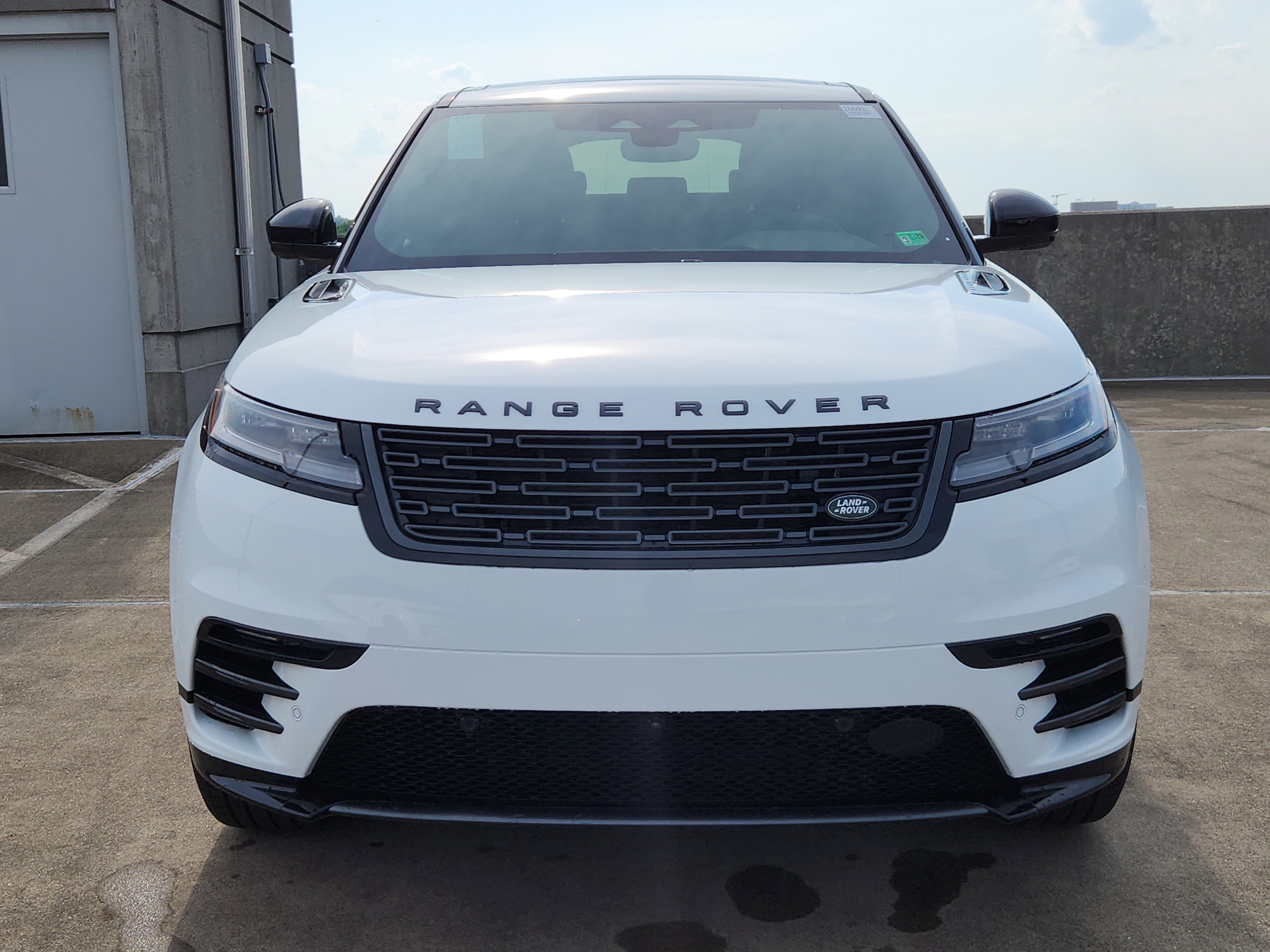 New 2026 Land Rover Range Rover Velar Dynamic SE image 8