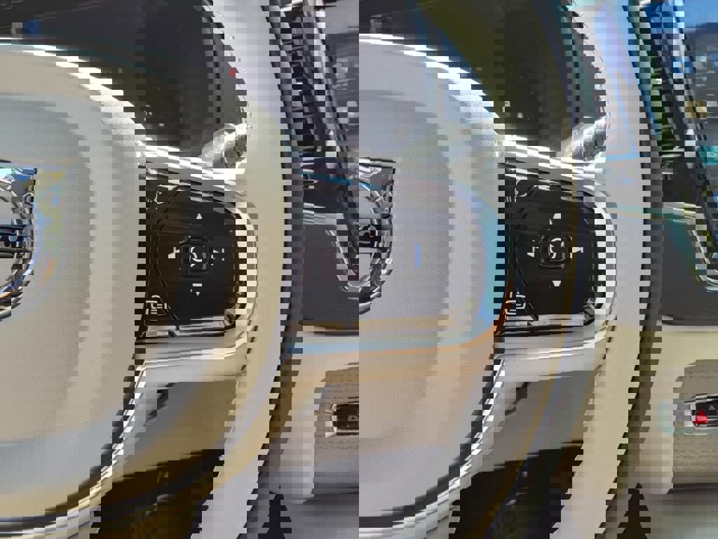 New 2025 Volvo XC90 B6 Plus w/ Protection Package Premier image 20