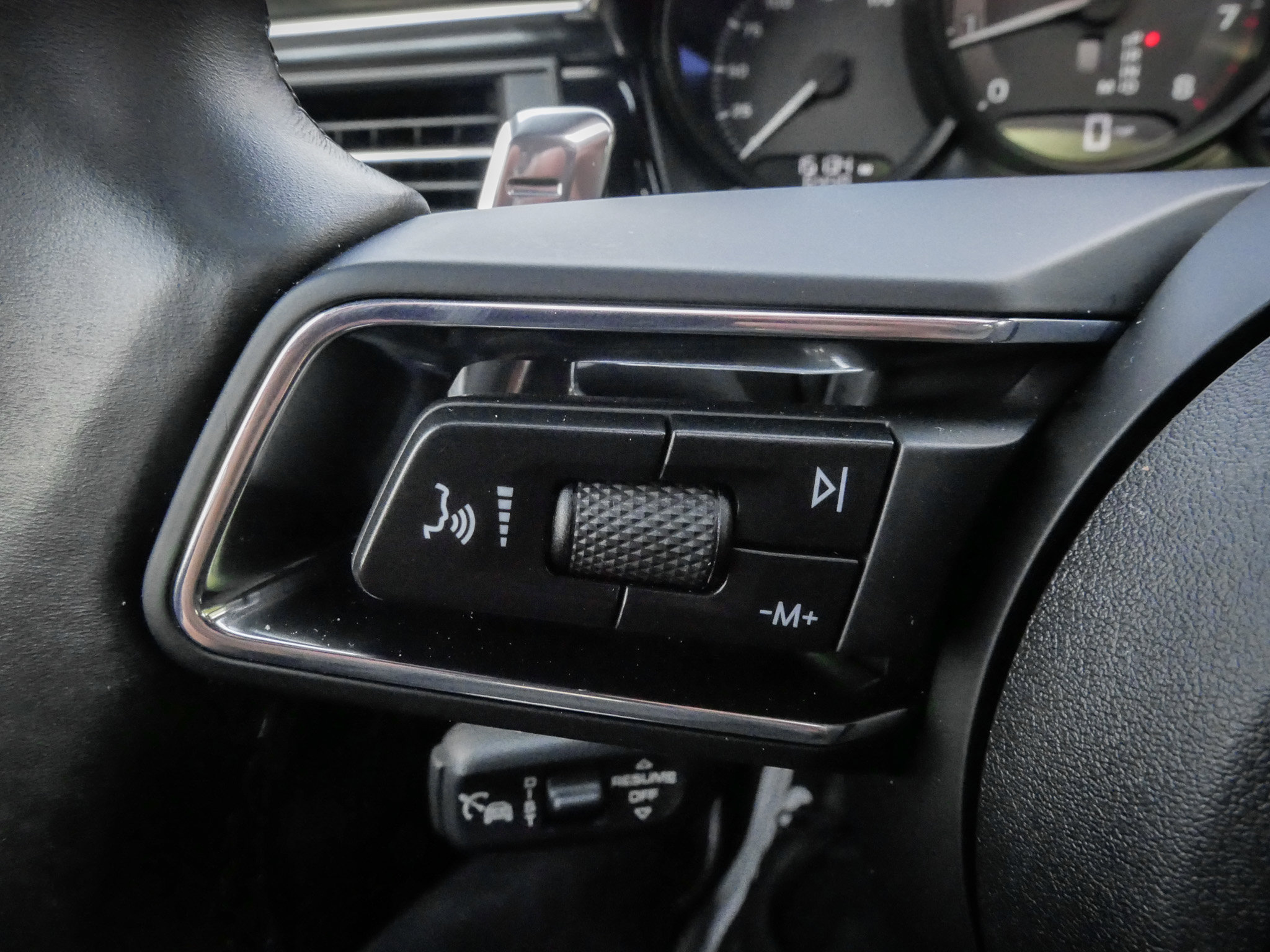 Used 2025 Porsche Macan AWD/4WD image 19