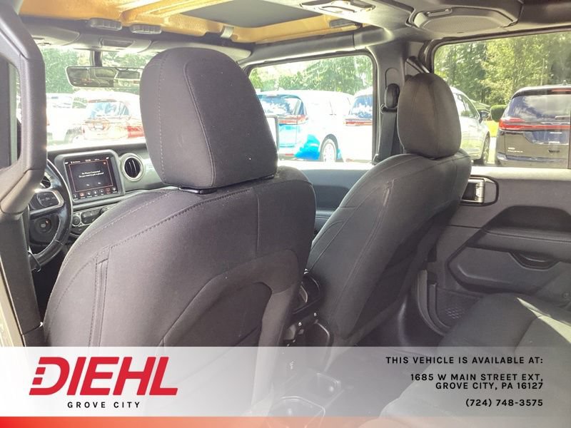 Used 2022 Jeep Wrangler Unlimited Sahara w/ Cold Weather Group AWD/4WD image 14