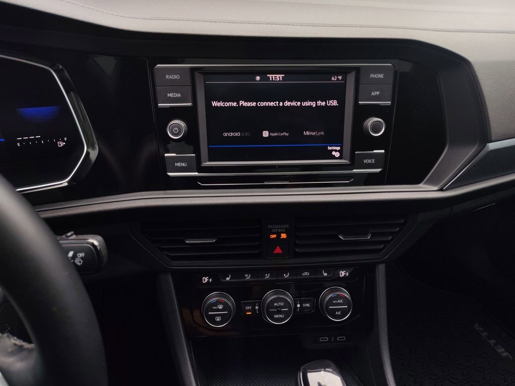 Used 2023 Volkswagen Jetta SE w/ Panoramic Sunroof Package image 8