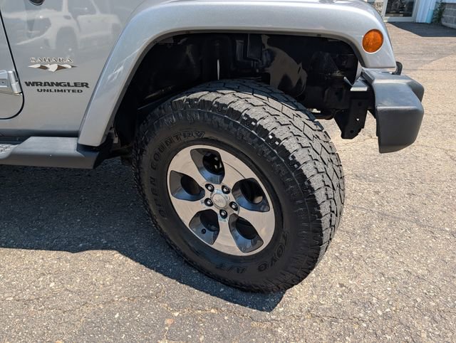Used 2017 Jeep Wrangler Unlimited Sahara w/ Connectivity Group AWD/4WD image 9
