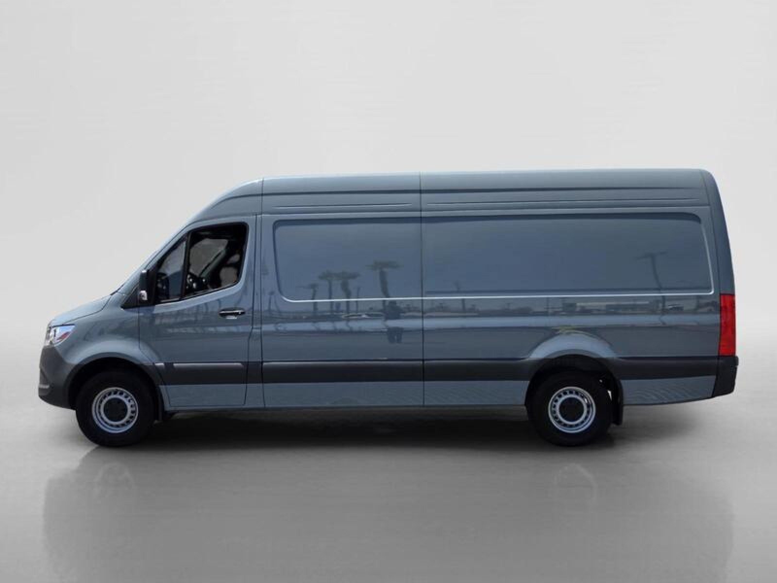 Used 2025 Mercedes-Benz Sprinter 2500 image 2