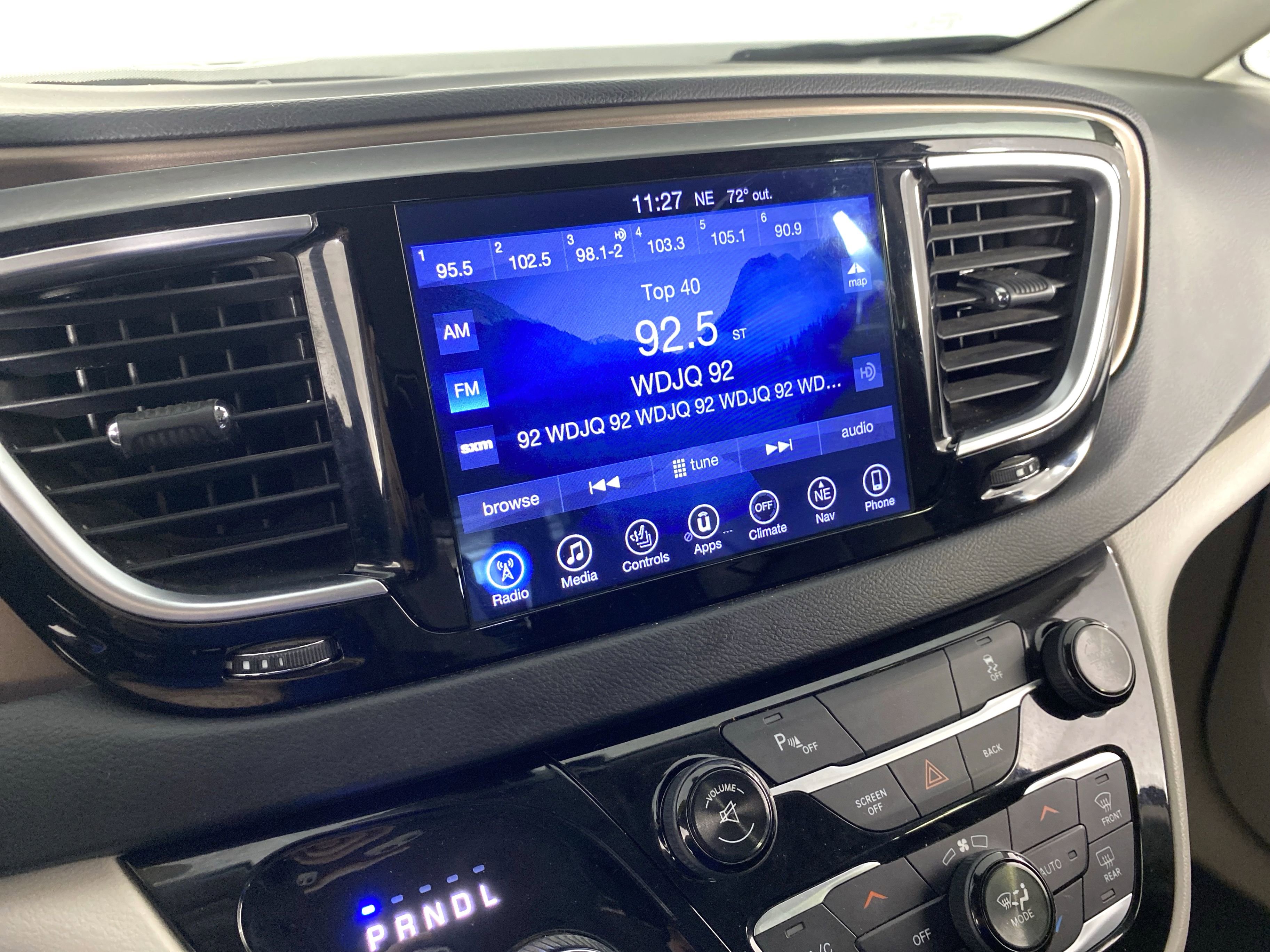 Used 2017 Chrysler Pacifica Touring-L Plus image 28