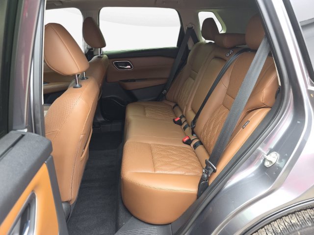 Used 2025 Nissan Rogue Platinum w/ Tech Package FWD image 14