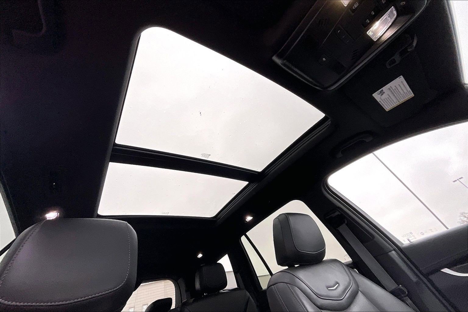 Used 2024 Cadillac XT6 Sport w/ Technology Package image 12