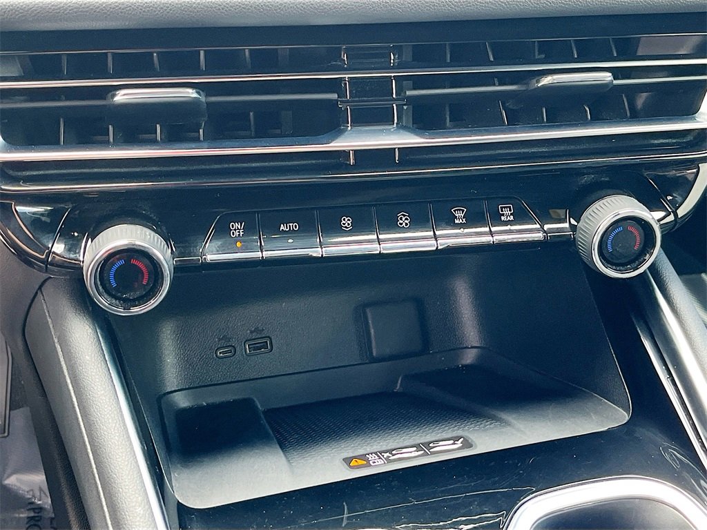 Used 2024 Chevrolet Traverse Z71 image 16