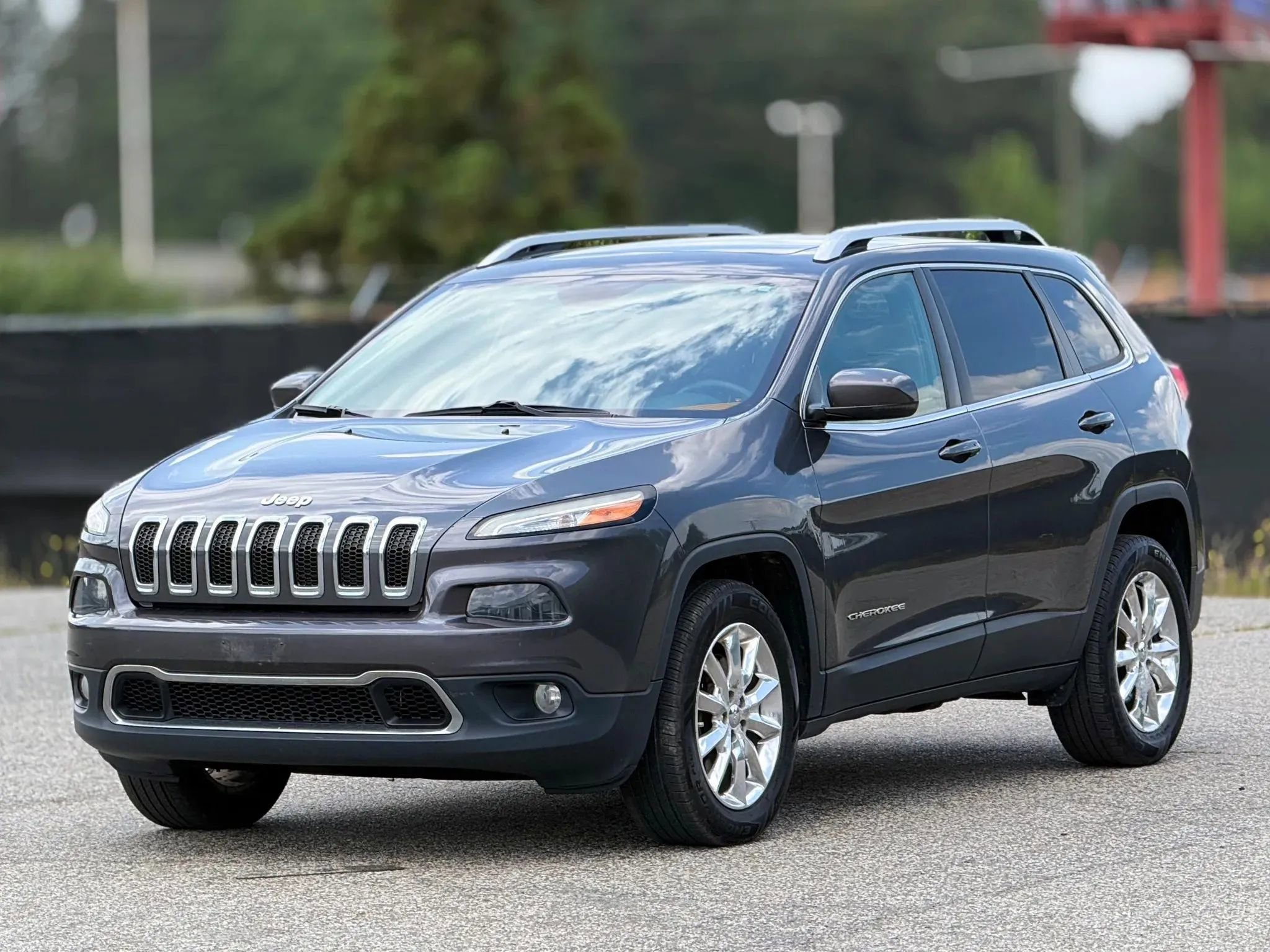 Used 2016 Jeep Cherokee Limited AWD/4WD image 6