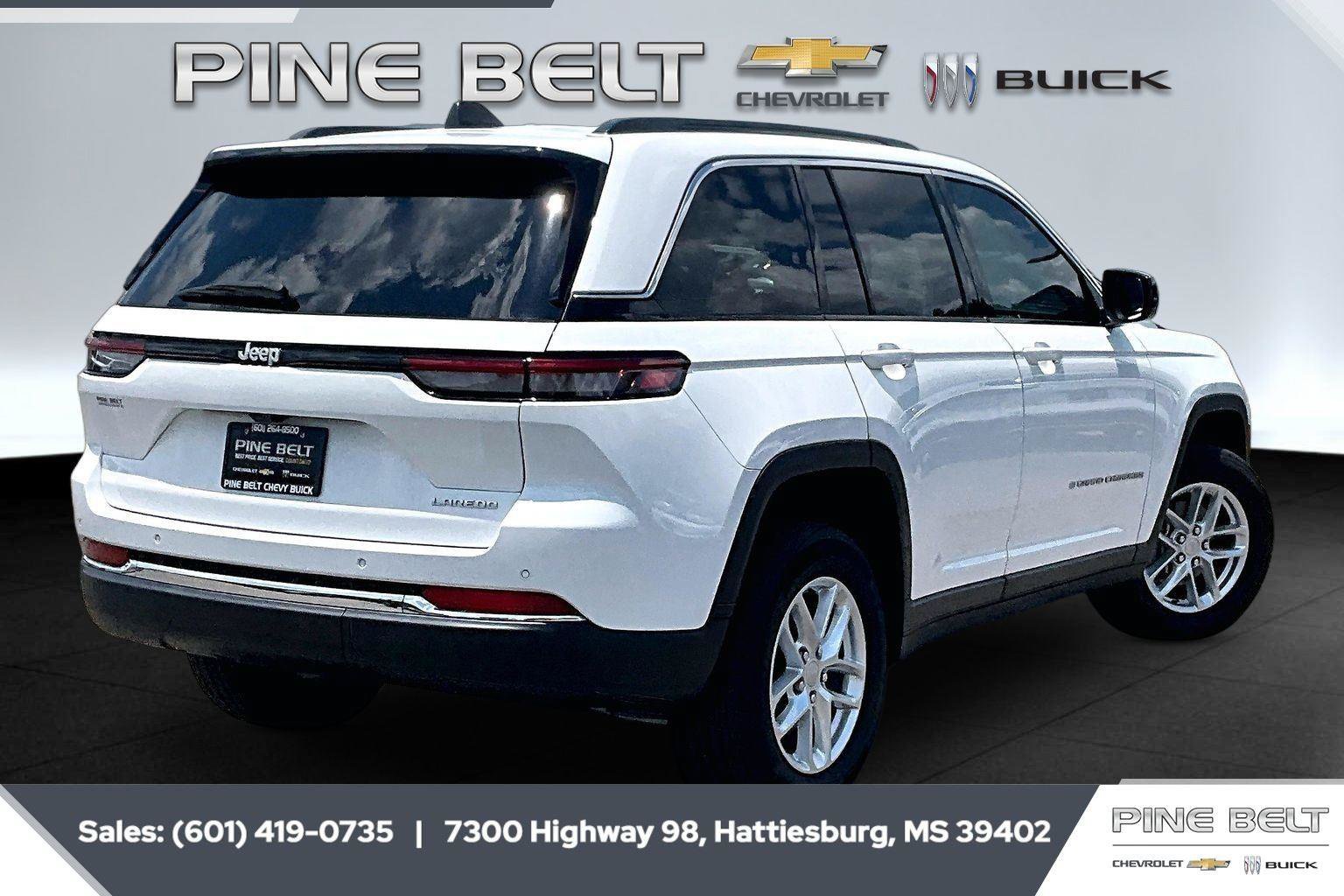Used 2024 Jeep Grand Cherokee Laredo X RWD image 11
