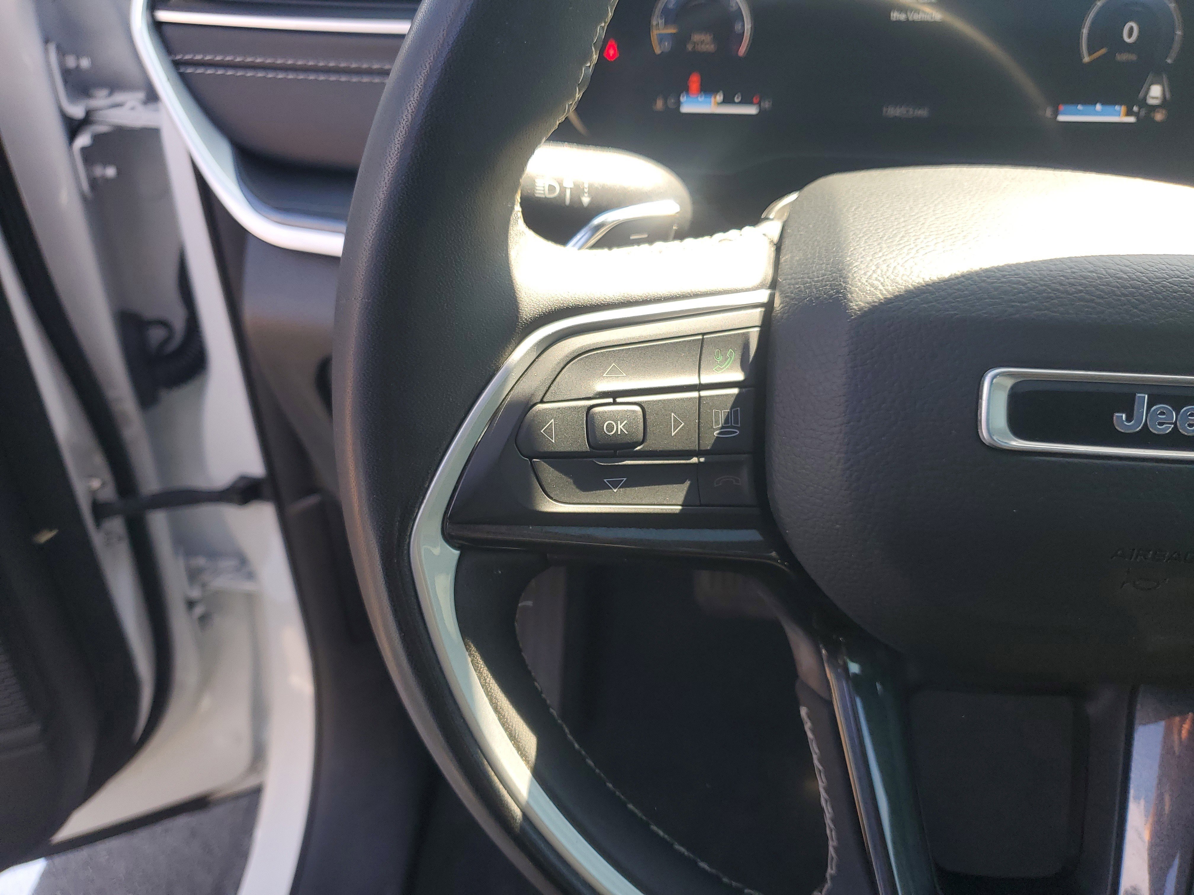 Used 2023 Jeep Grand Cherokee Altitude image 14