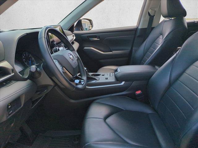 Certified 2020 Toyota Highlander XLE AWD/4WD image 16