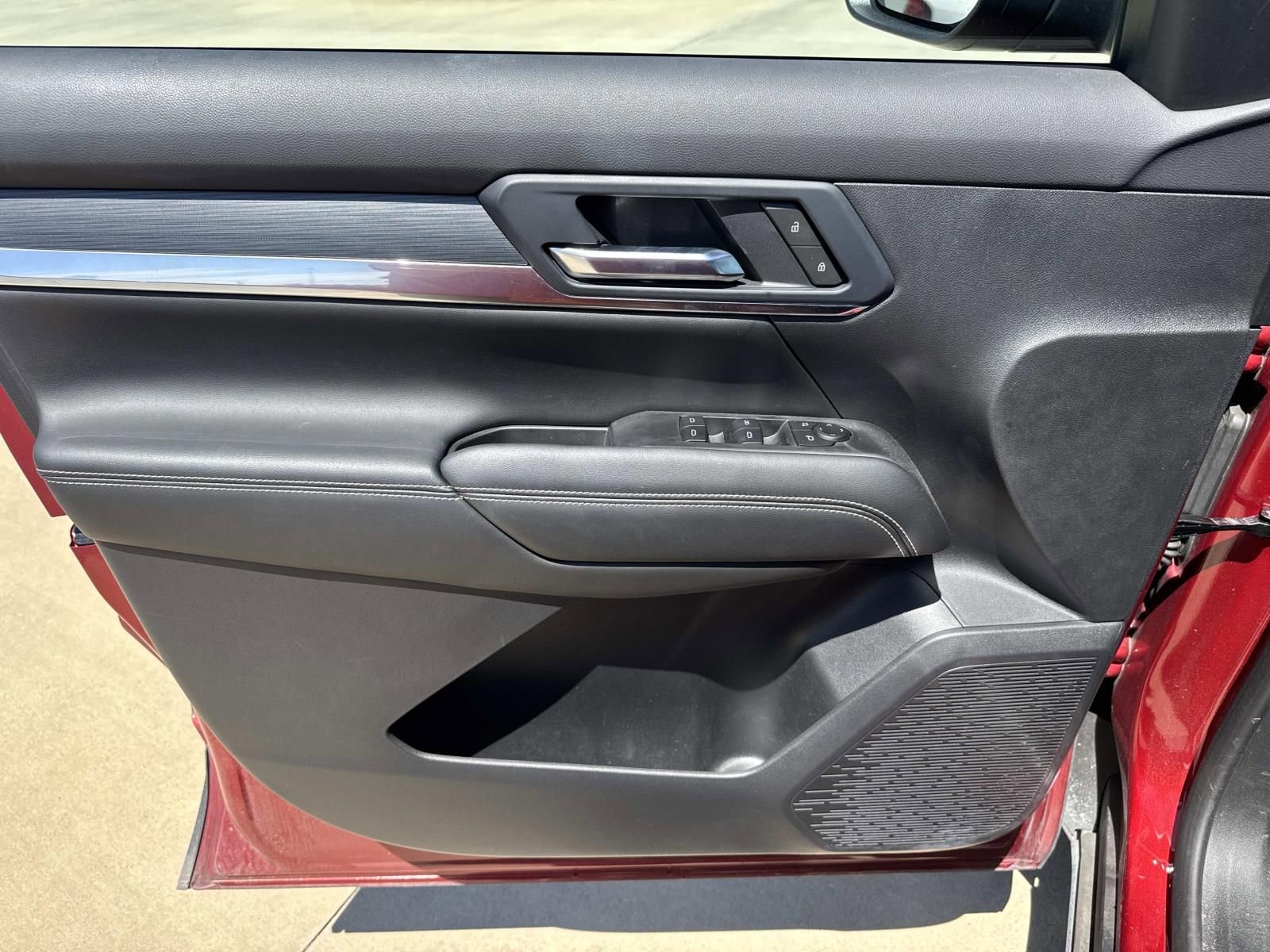 Used 2025 GMC Terrain Elevation image 18