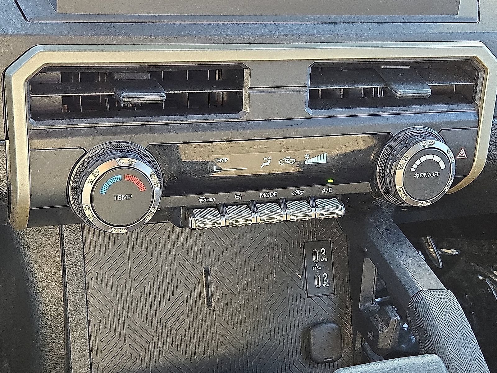 Used 2025 Toyota Tacoma SR AWD/4WD image 26