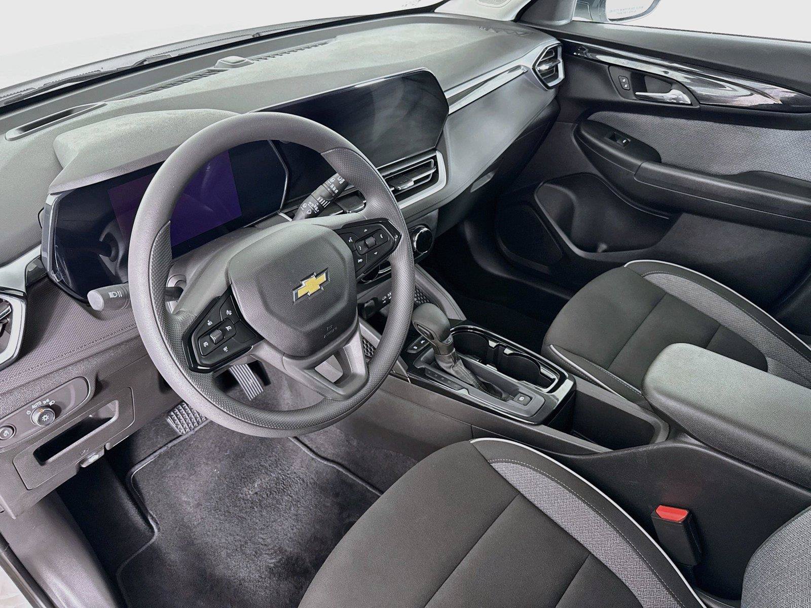 Used 2024 Chevrolet TrailBlazer LS FWD image 14