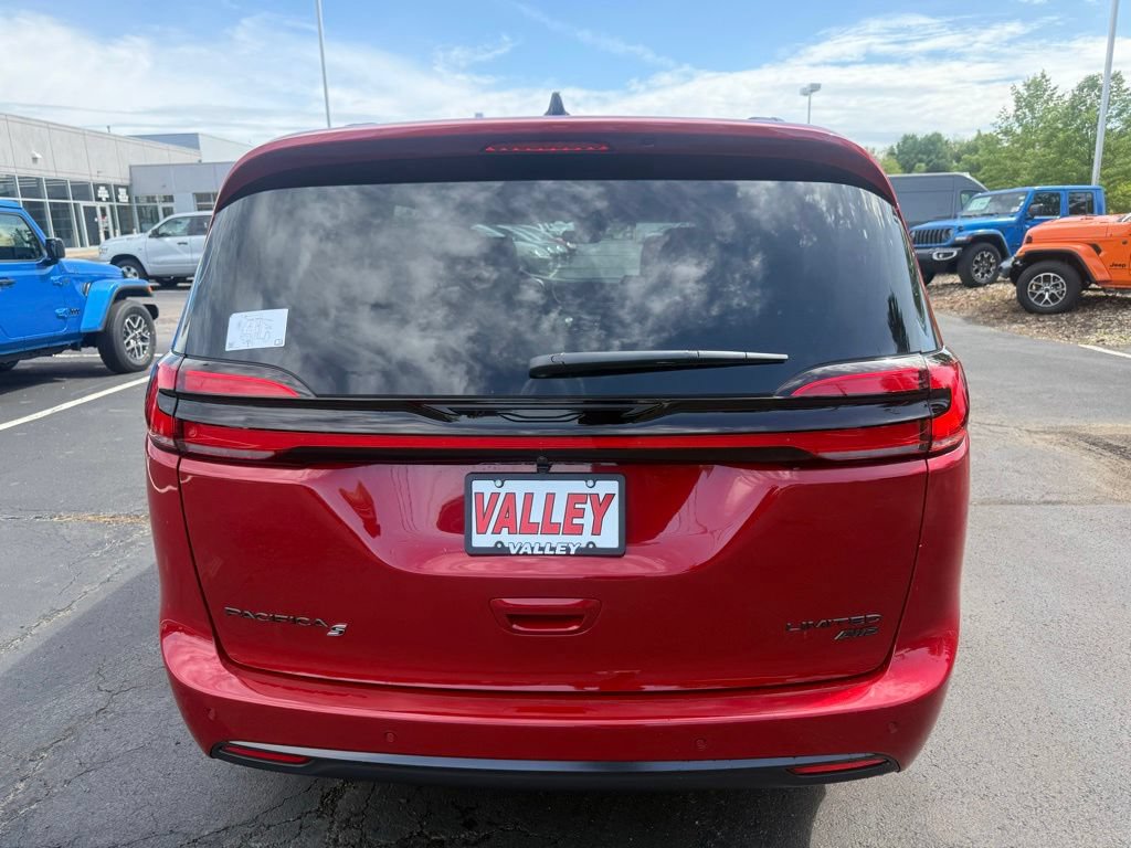 New 2027 Chrysler Pacifica Limited AWD/4WD image 6