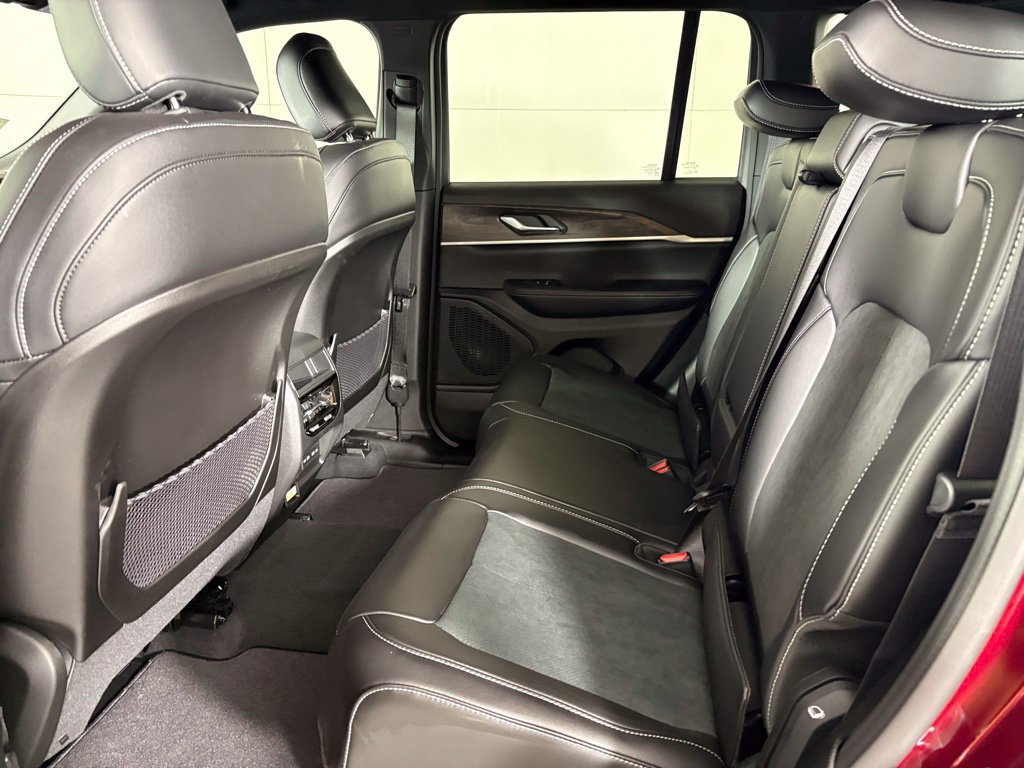New 2026 Jeep Grand Cherokee Altitude AWD/4WD image 36