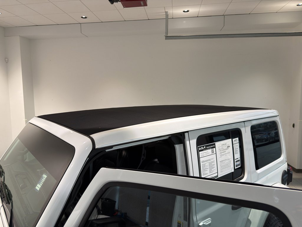 Used 2021 Jeep Wrangler Unlimited Sahara w/ Cold Weather Group image 16