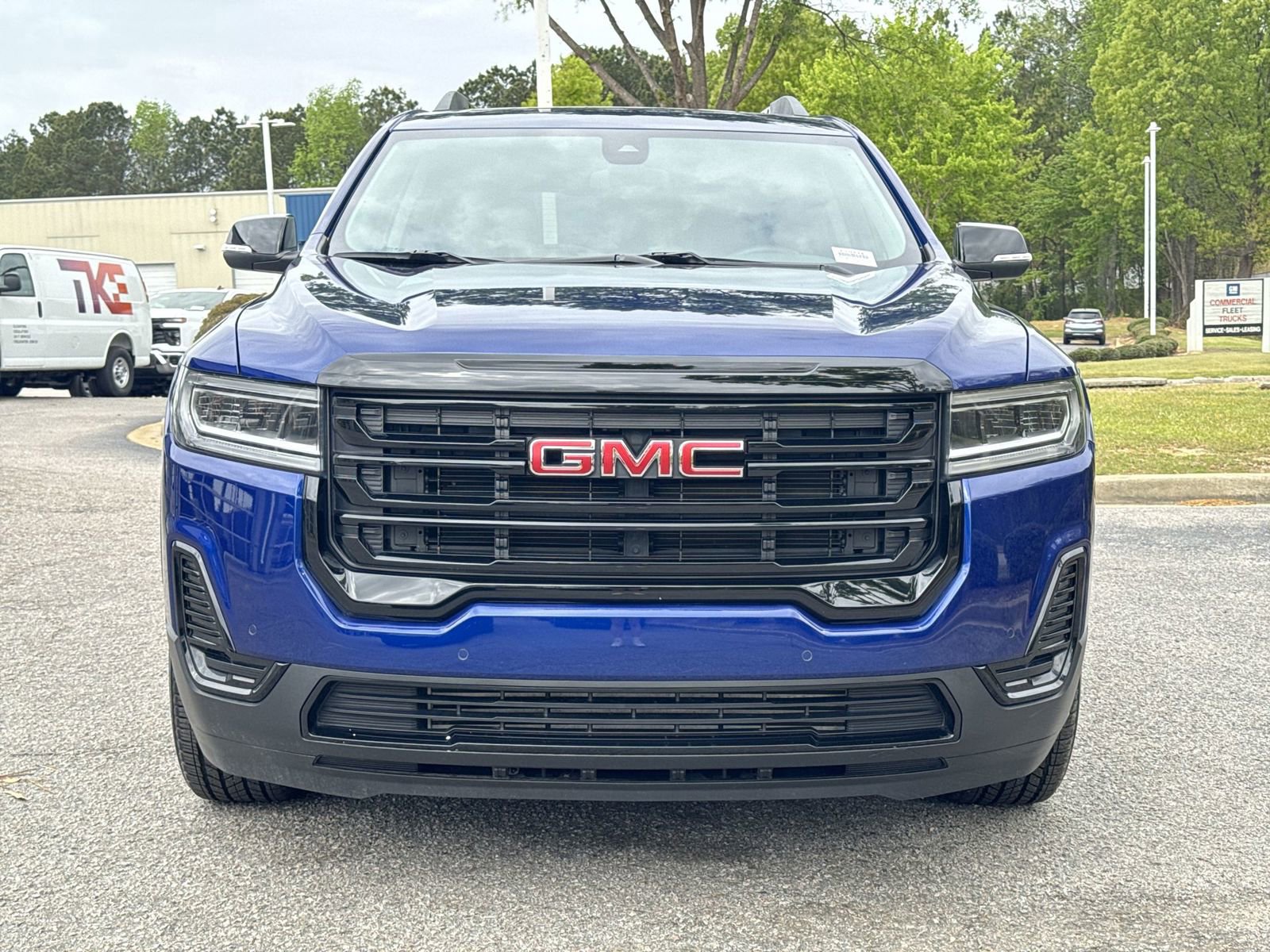 Certified 2023 GMC Acadia SLE w/ Driver Convenience Package image 3