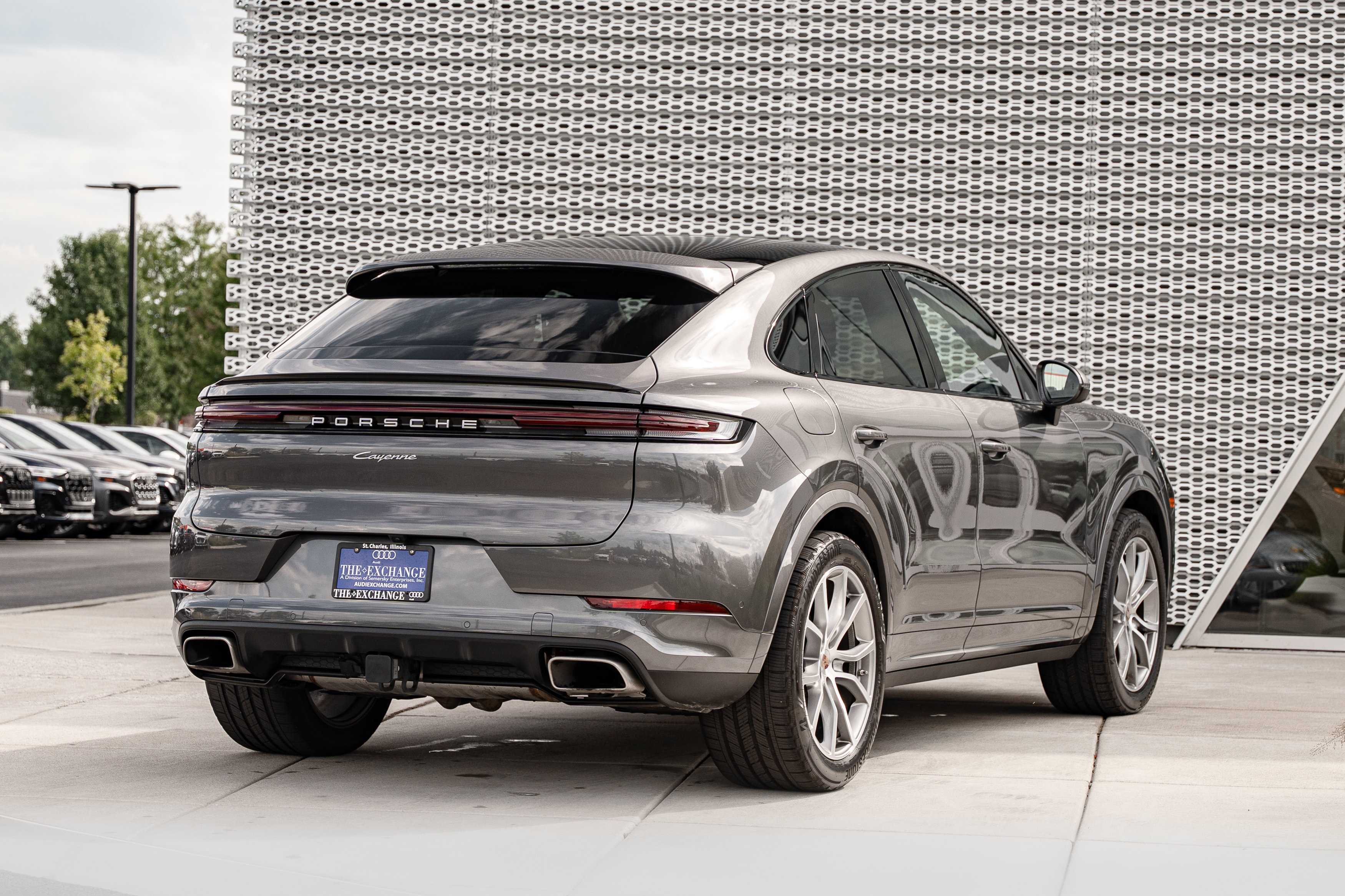 Used 2025 Porsche Cayenne Coupe AWD/4WD image 4