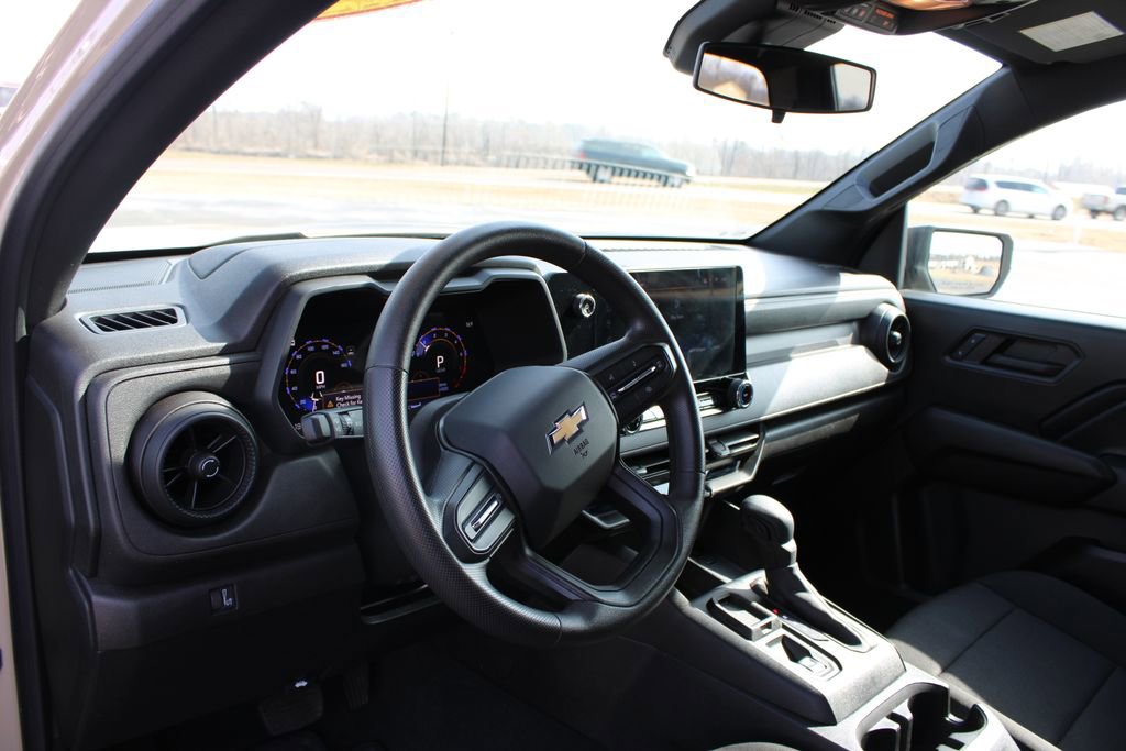Used 2024 Chevrolet Colorado W/T image 22
