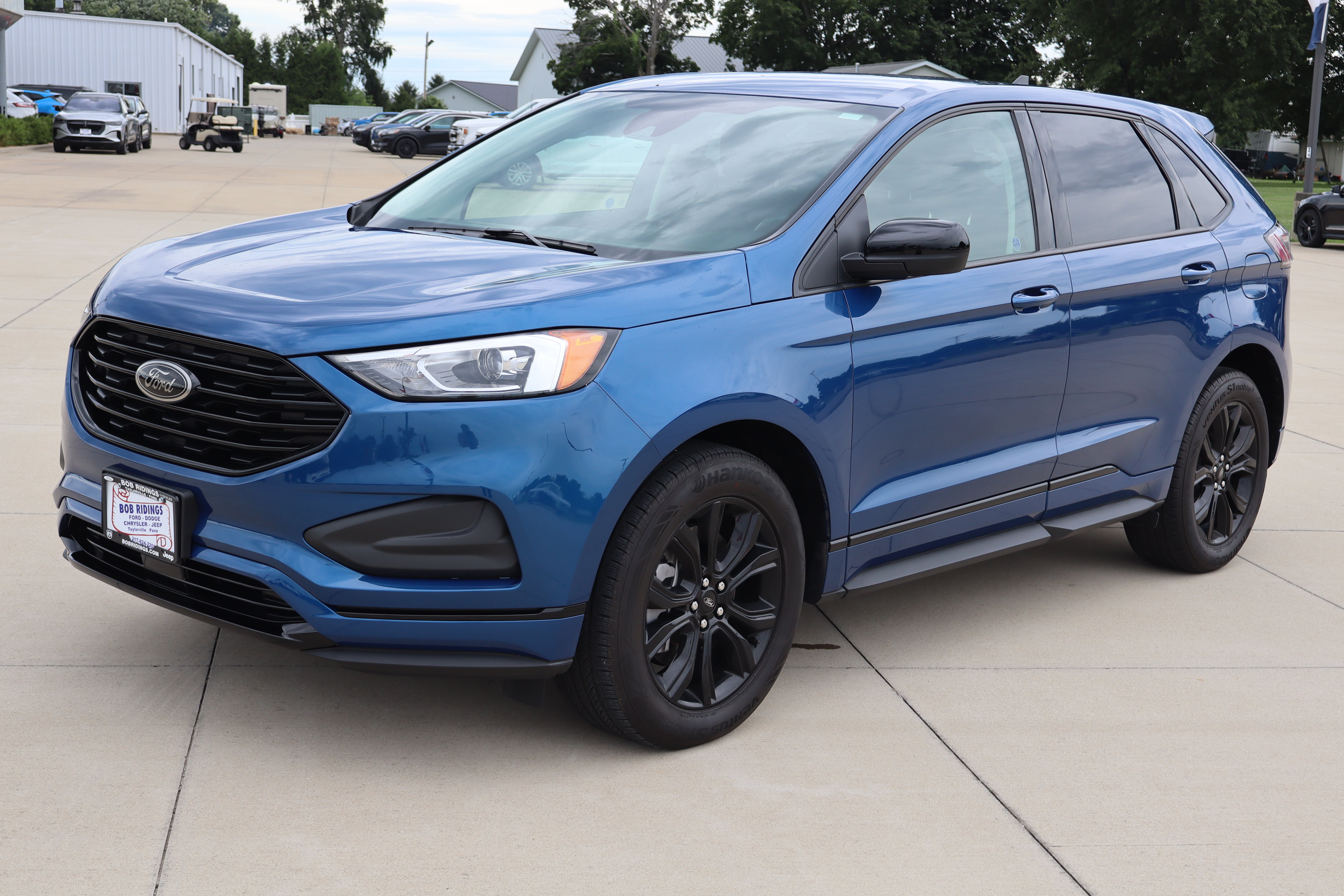 Used 2024 Ford Edge SE w/ Black Appearance Package AWD/4WD image 2