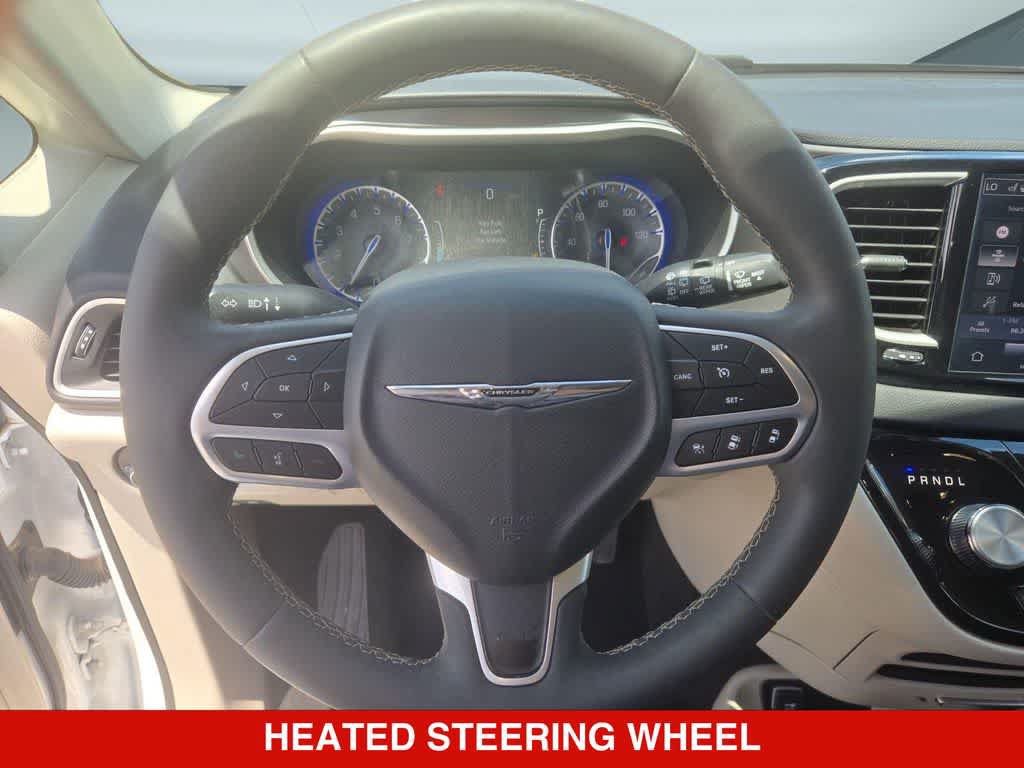 Used 2024 Chrysler Pacifica Touring-L FWD image 21