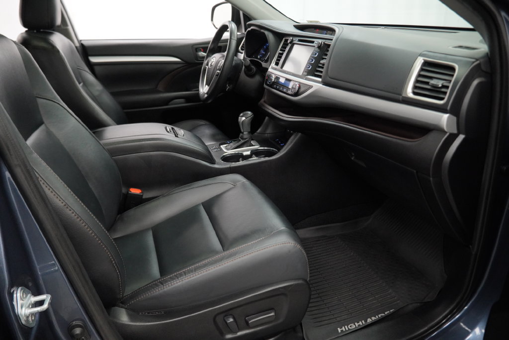 Used 2019 Toyota Highlander XLE AWD/4WD image 42