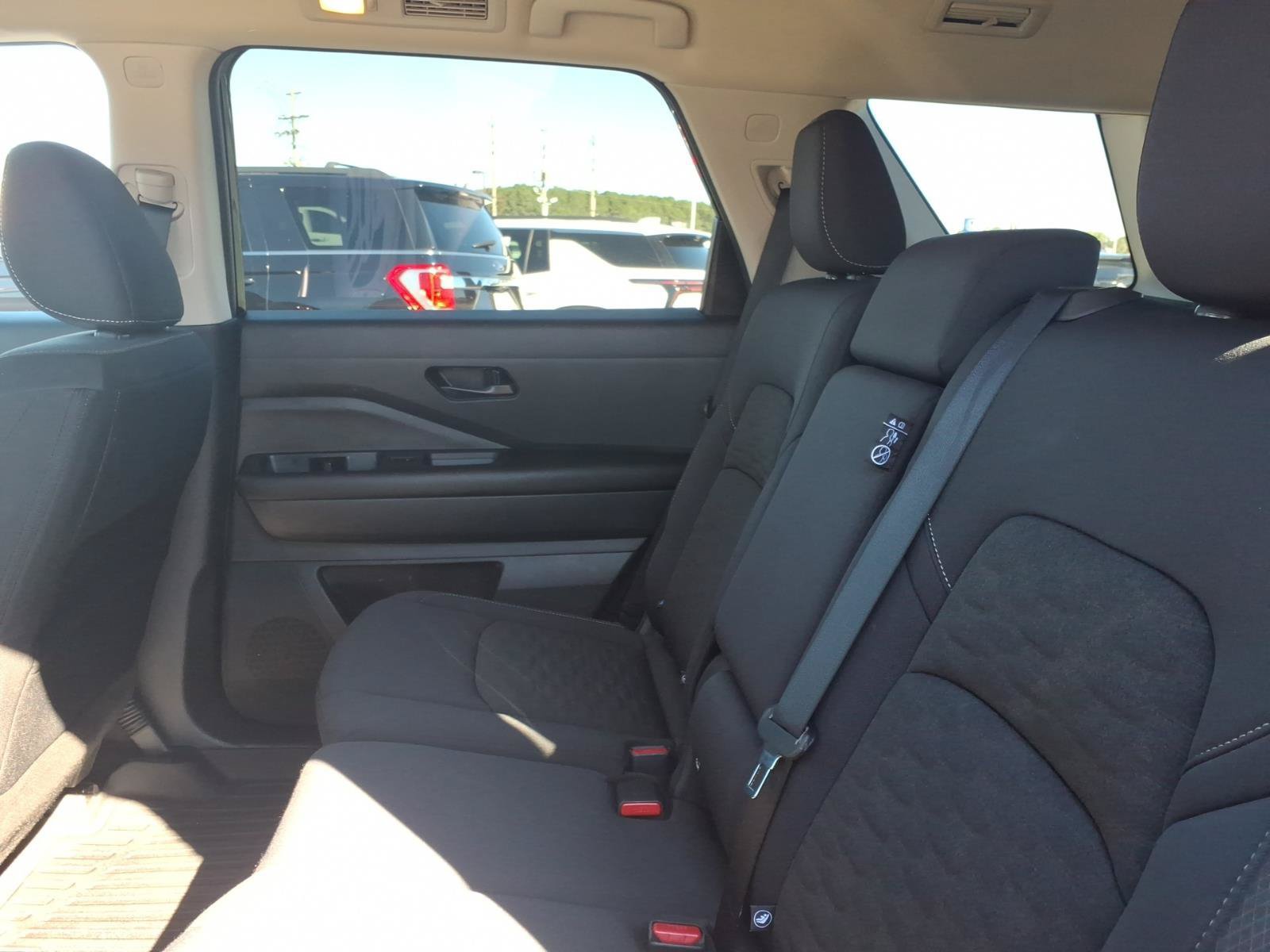 Used 2025 Nissan Pathfinder SV FWD image 10