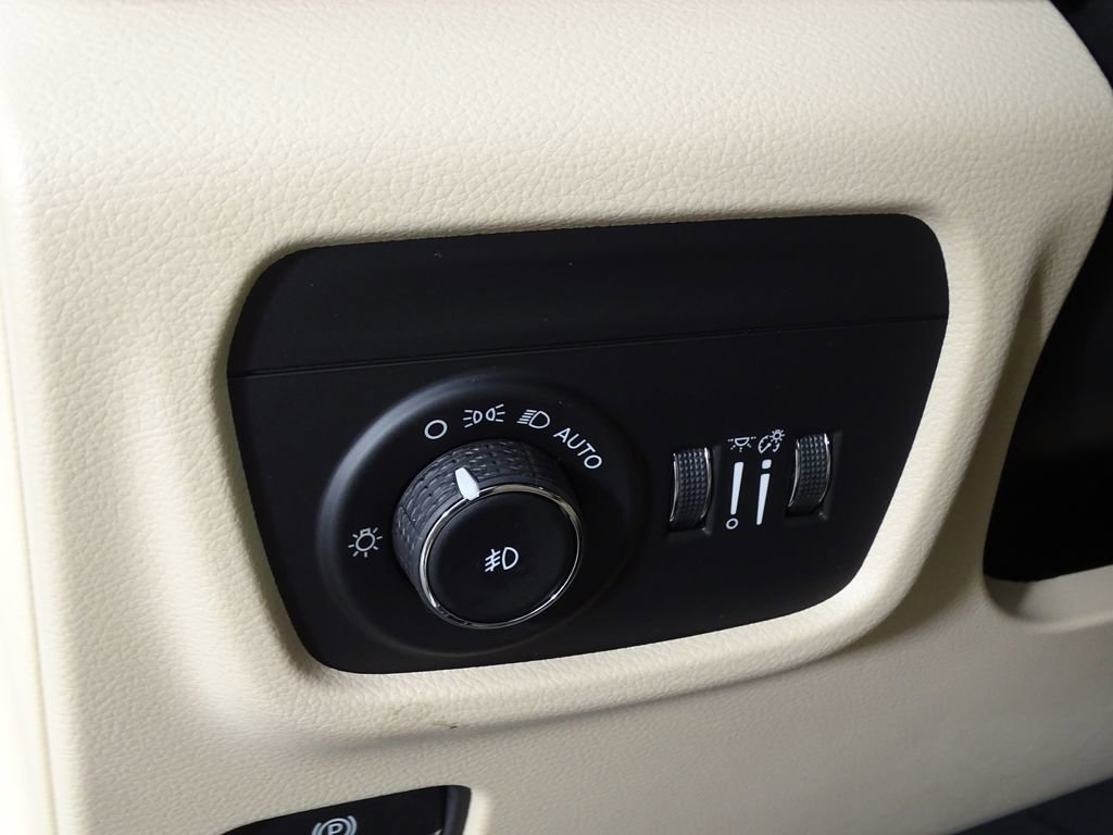 New 2025 Jeep Grand Cherokee L Limited image 23