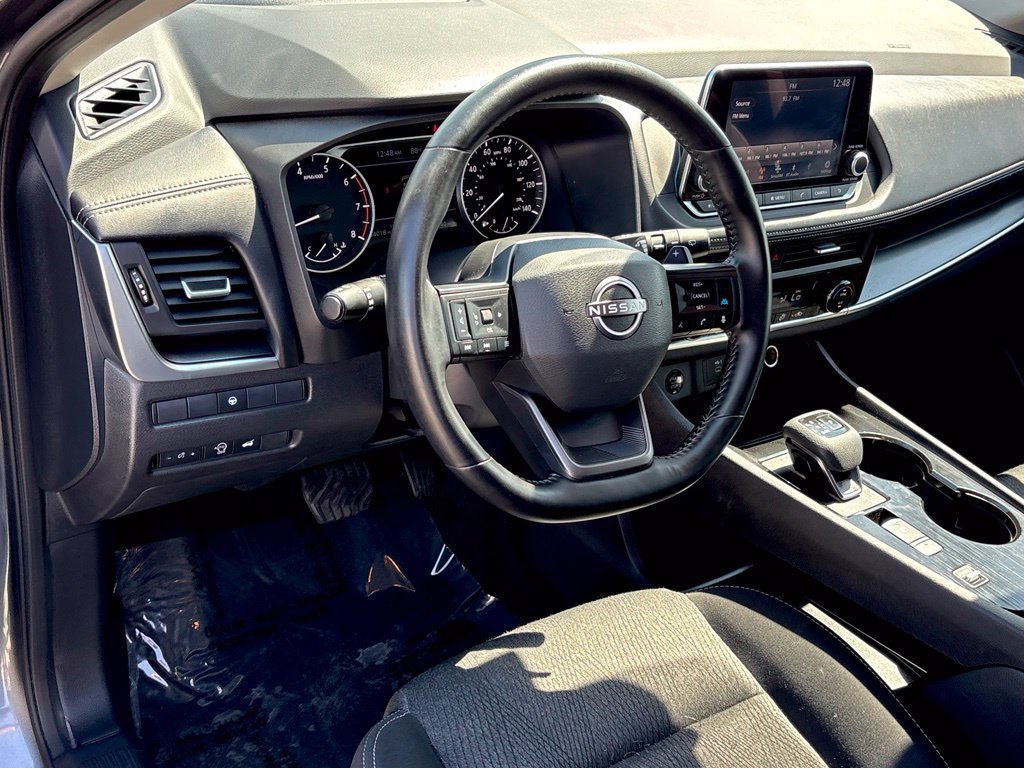 Used 2025 Nissan Rogue SV FWD image 9