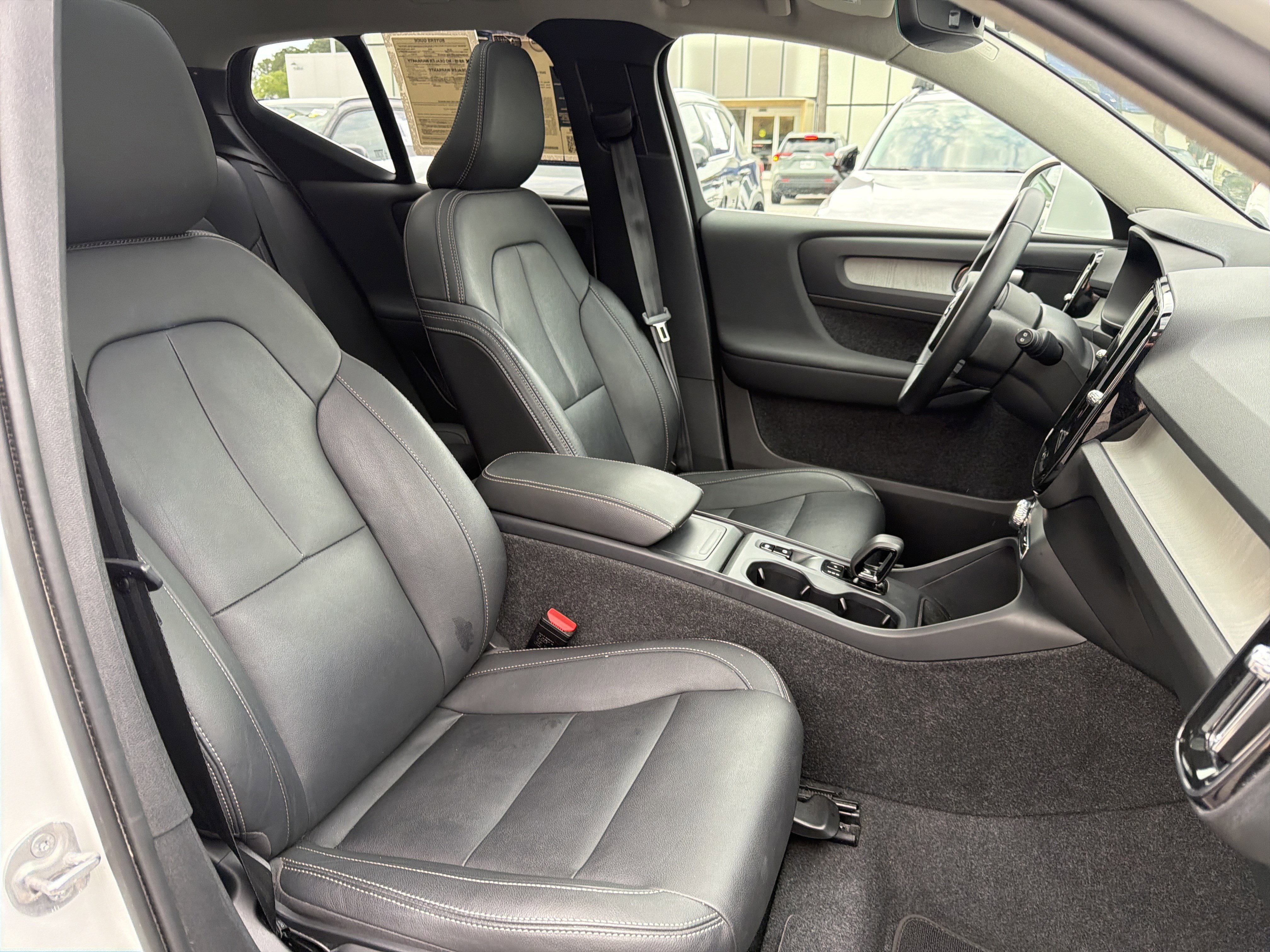 Certified 2025 Volvo XC40 B5 Core AWD/4WD image 16
