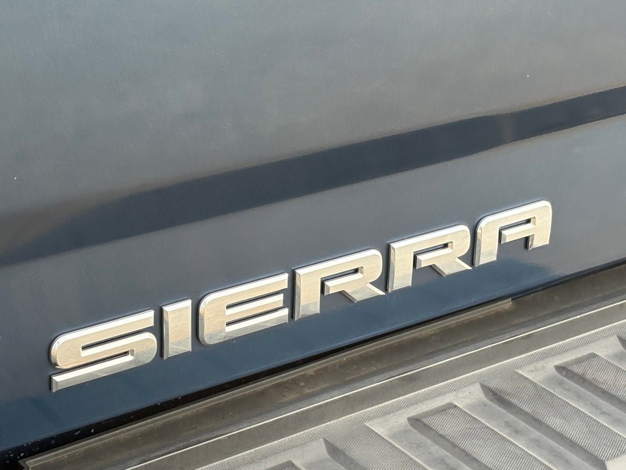 Used 2015 GMC Sierra 1500 SLE w/ SLE Value Package AWD/4WD image 7
