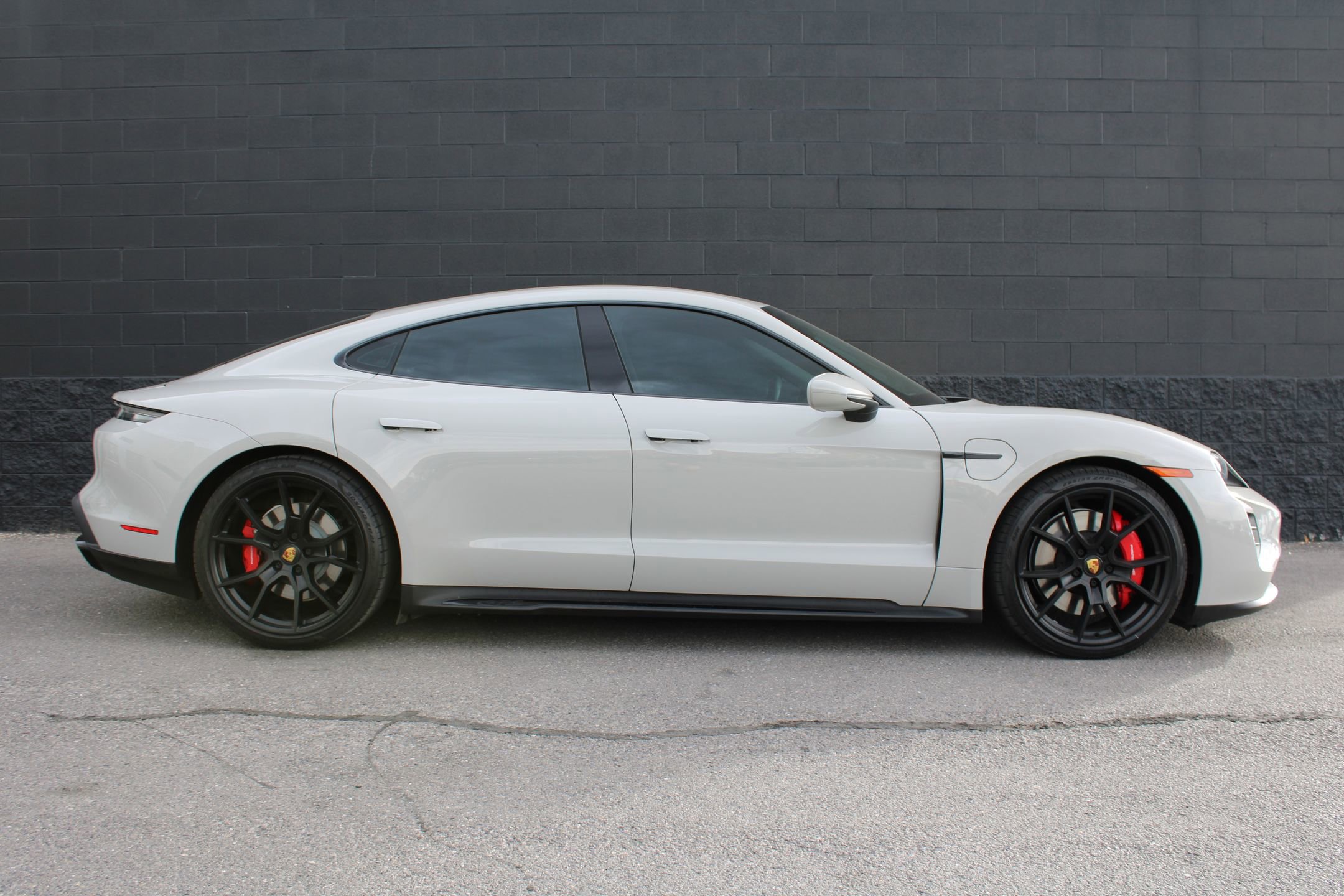 Used 2023 Porsche Taycan GTS image 8