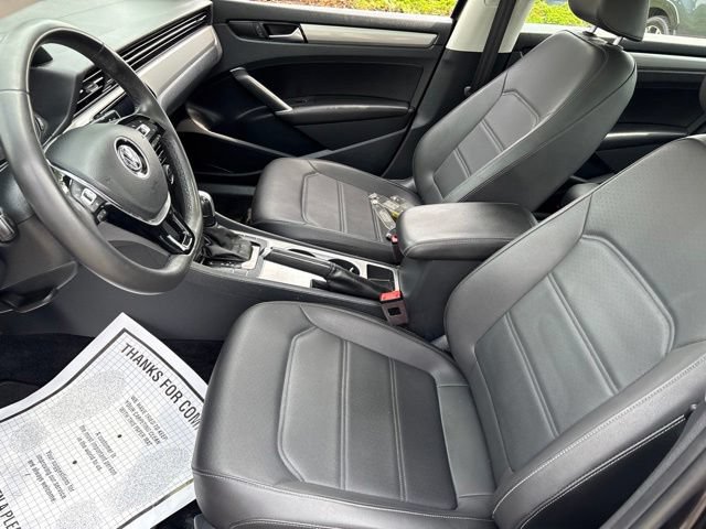 Used 2022 Volkswagen Passat 2.0T SE FWD image 9