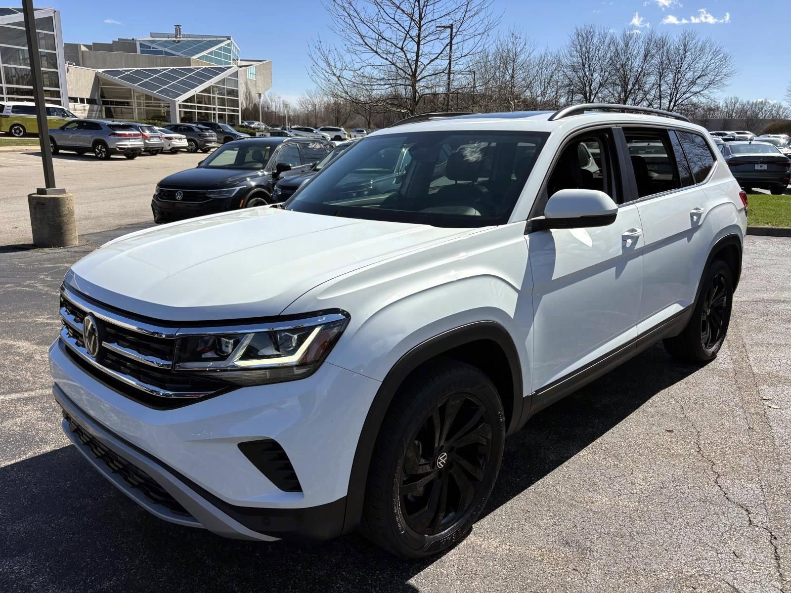 Used 2023 Volkswagen Atlas SE w/ Panoramic Sunroof Package