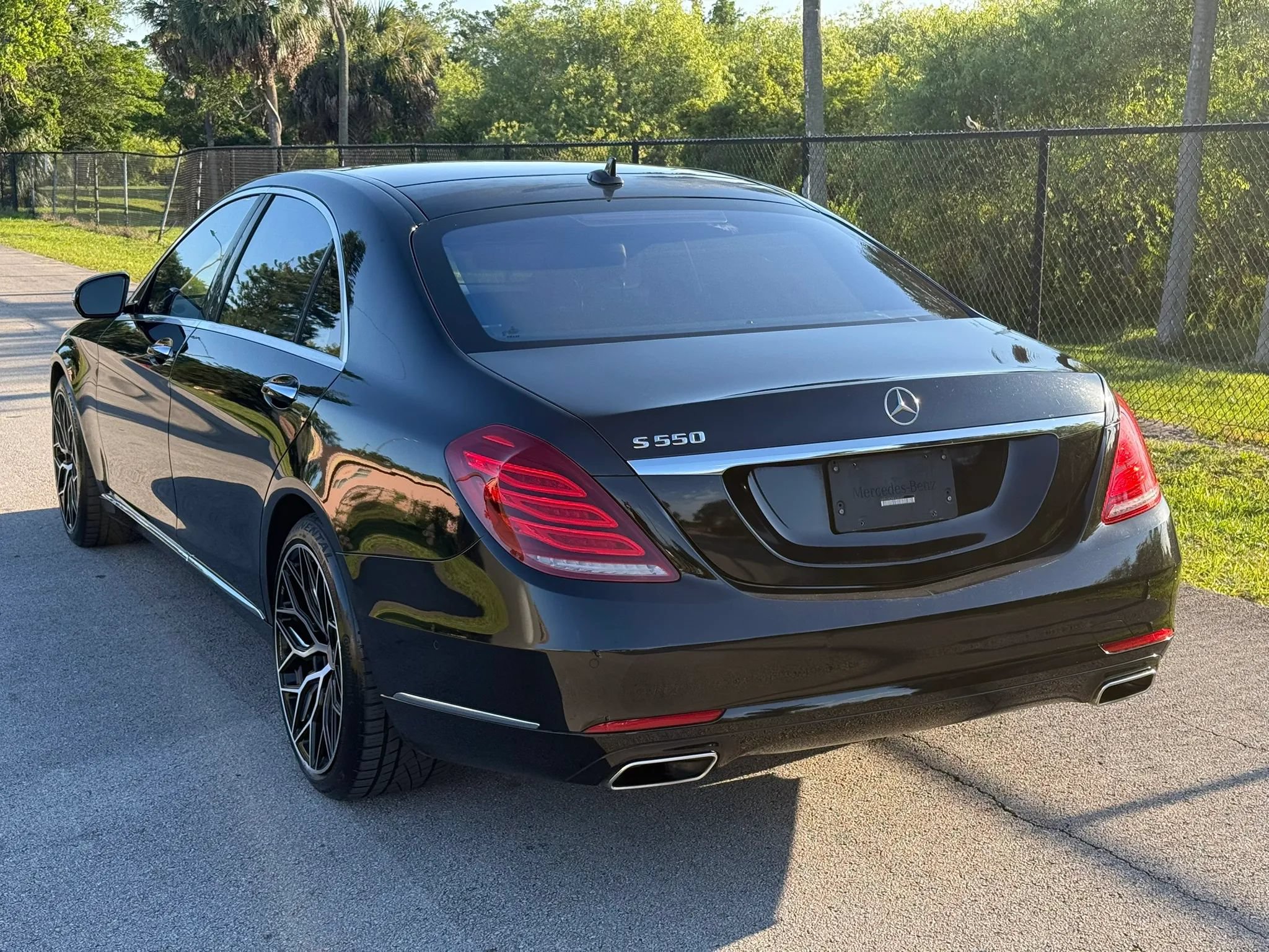 Used 2015 Mercedes-Benz S 550 Sedan image 2