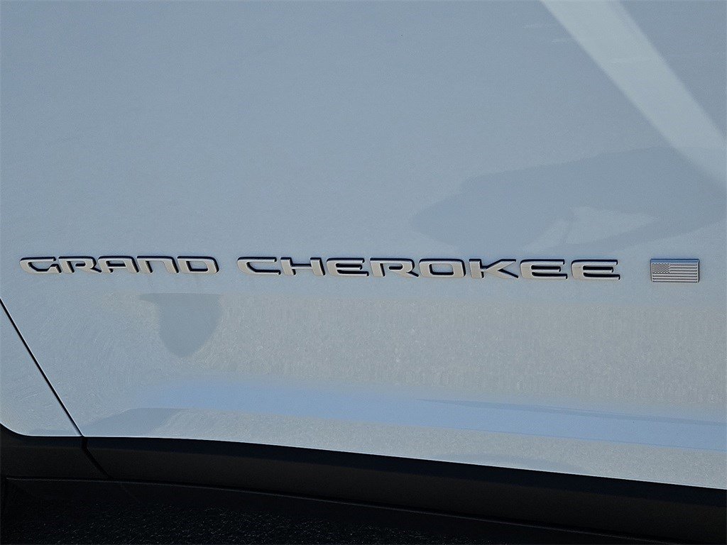 New 2025 Jeep Grand Cherokee L Laredo image 14