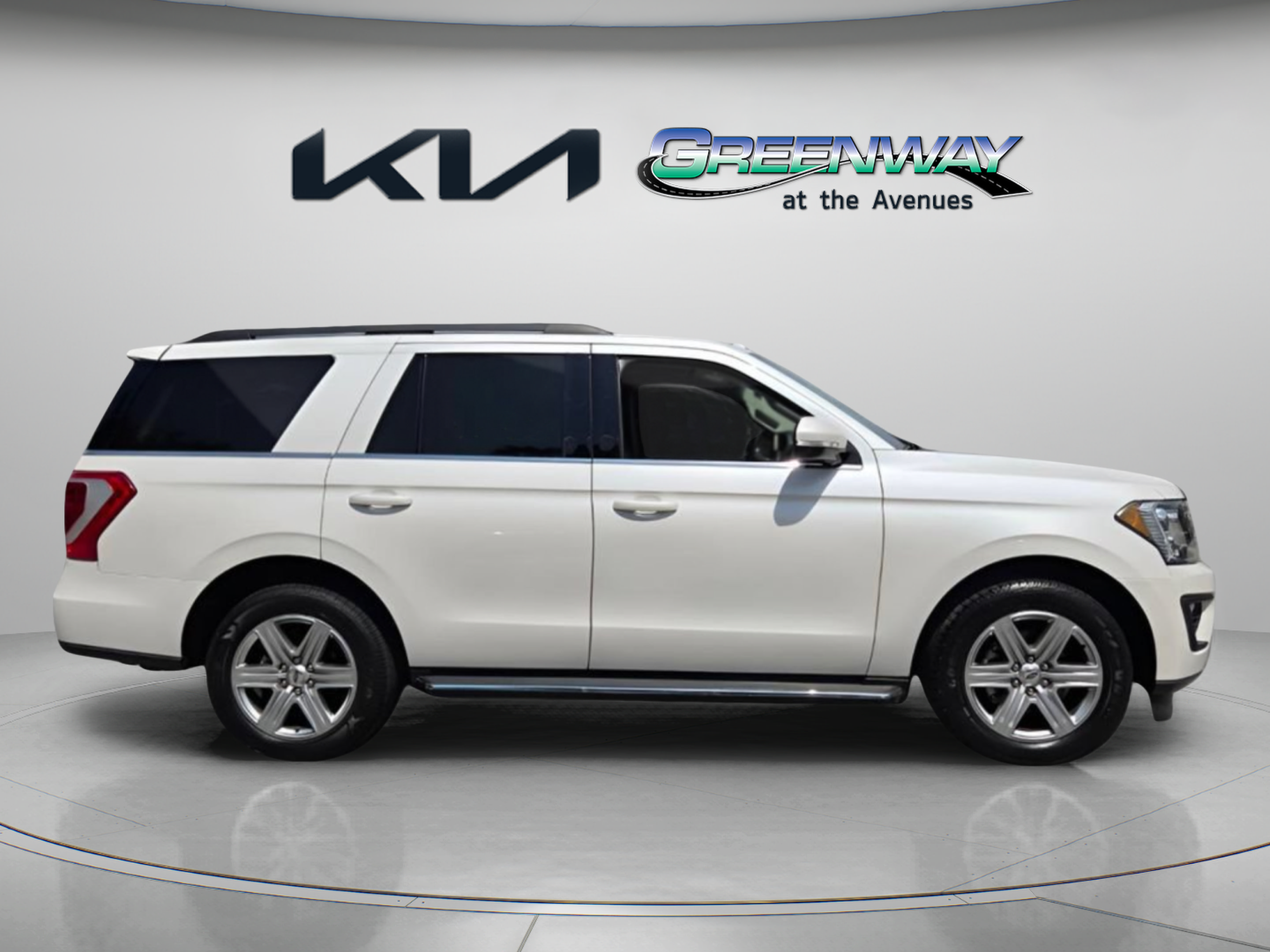 Used 2019 Ford Expedition XLT w/ Equipment Group 202A RWD image 8