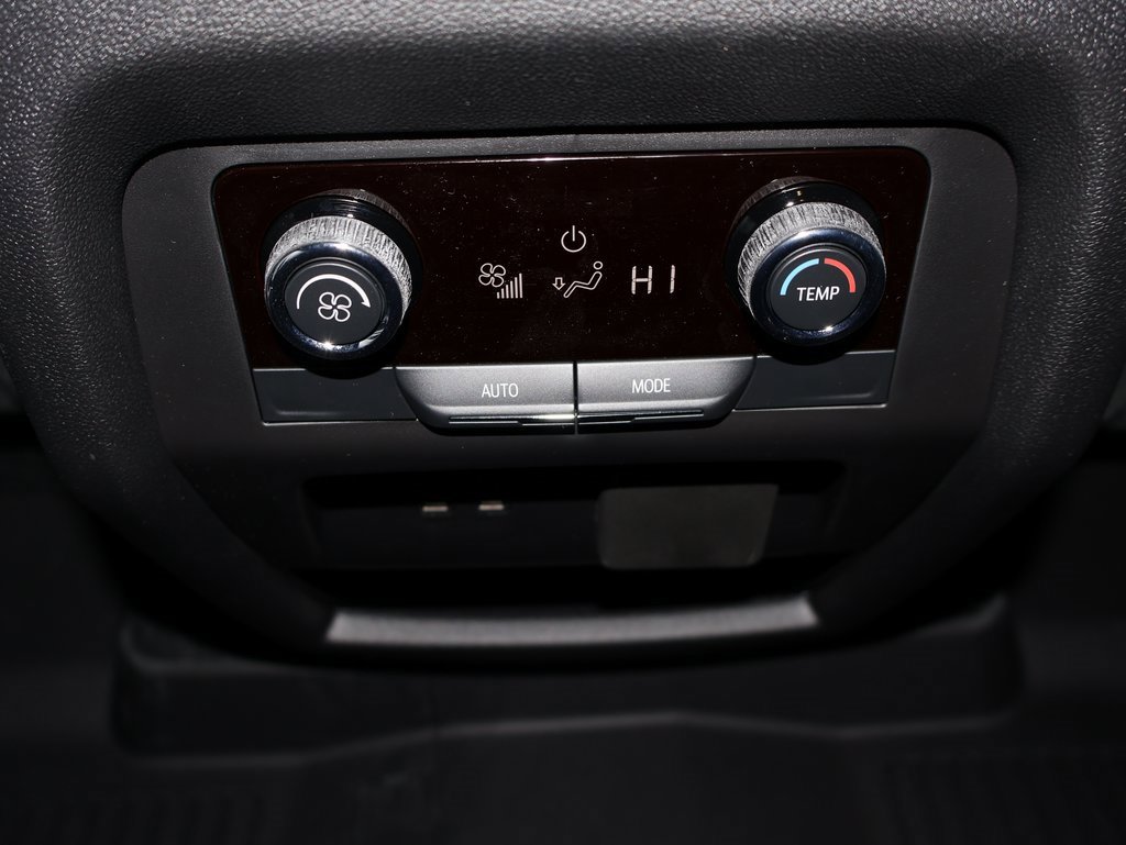 Used 2025 Chevrolet Traverse LT w/ Sun and Wheel Package image 26