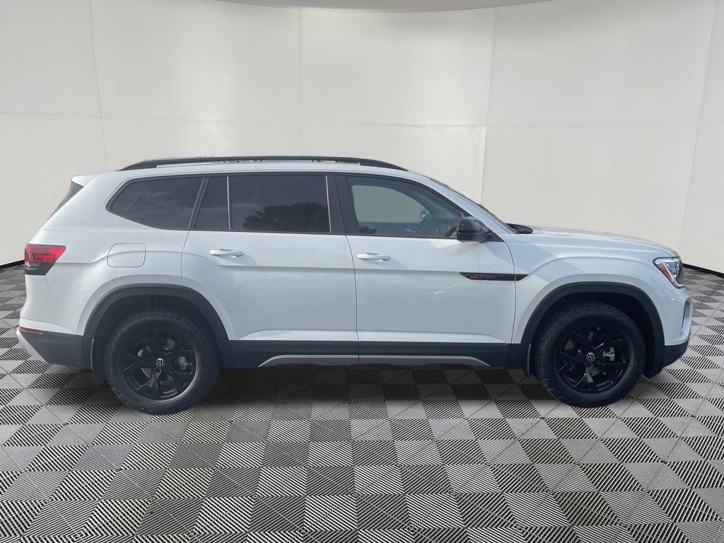 New 2026 Volkswagen Atlas Peak Edition AWD/4WD image 2