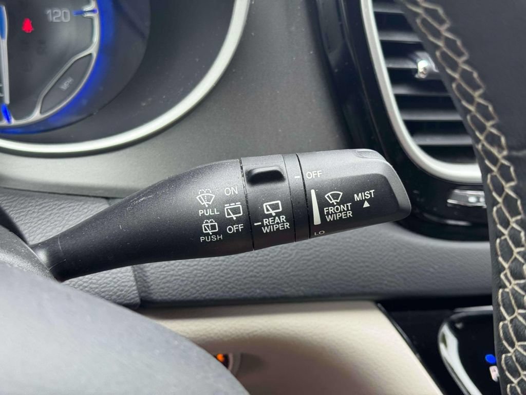 Used 2023 Chrysler Pacifica Touring-L FWD image 26