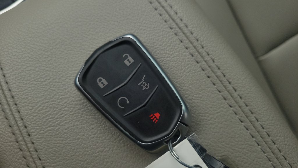 Used 2023 Cadillac XT4 Luxury w/ Cold Weather Package FWD image 27