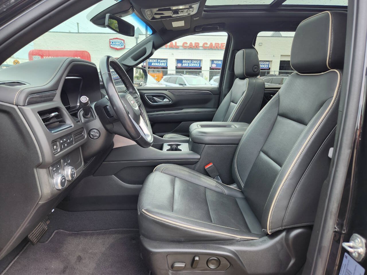 Used 2022 GMC Yukon SLT w/ SLT Premium Package AWD/4WD image 13