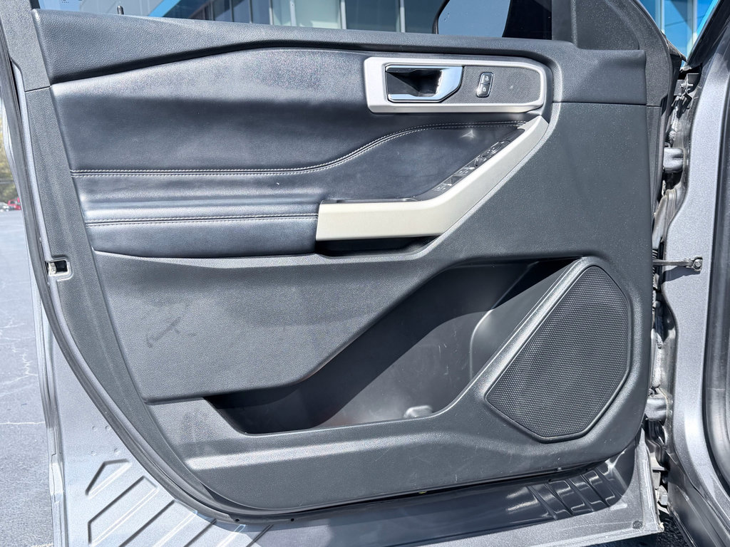 Used 2021 Ford Explorer XLT w/ Equipment Group 202A image 30