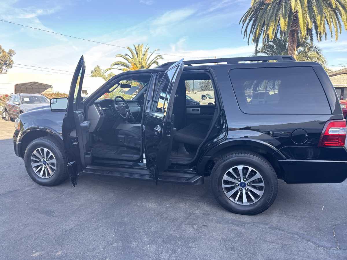 Used 2017 Ford Expedition XLT image 19