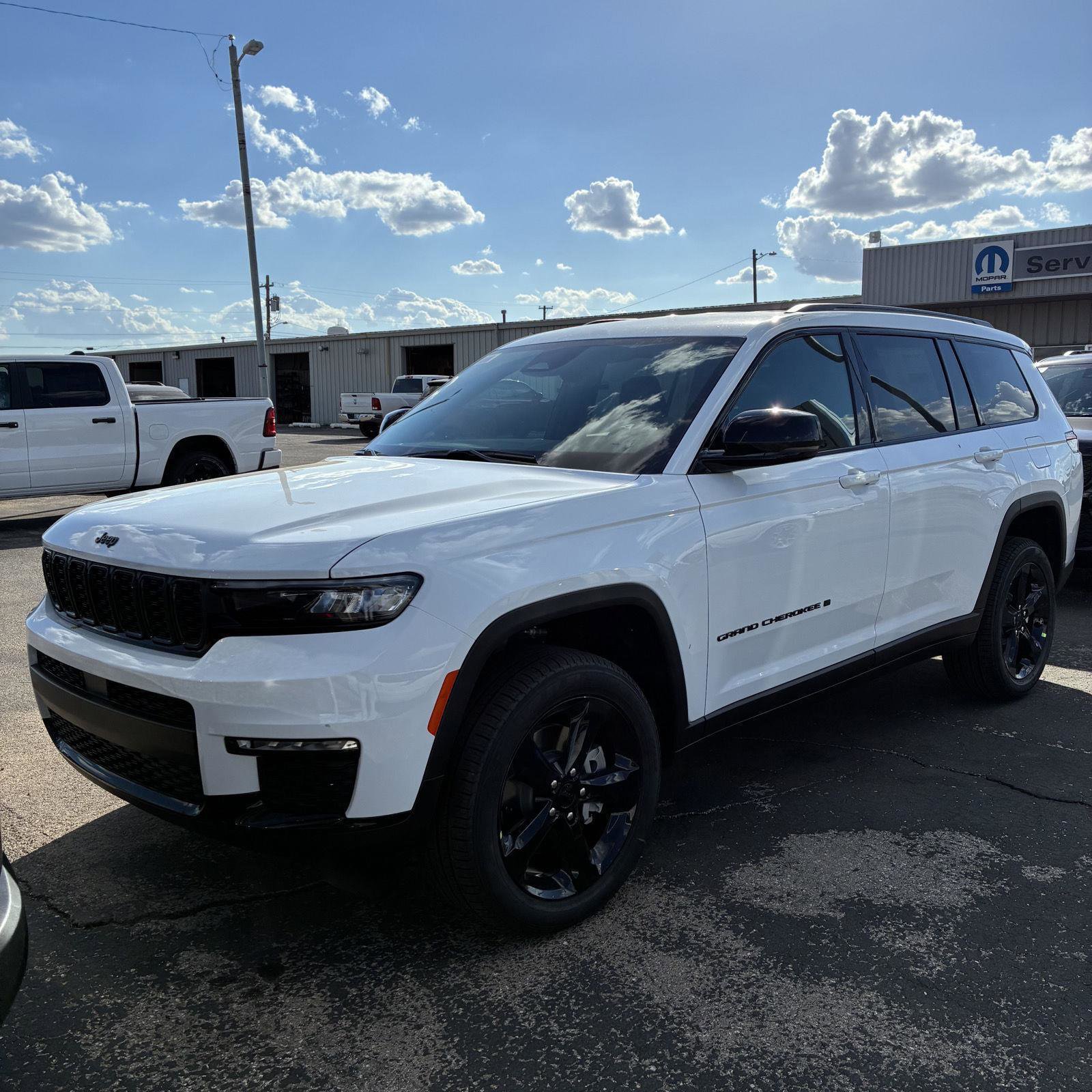 New 2025 Jeep Grand Cherokee L Limited w/ Black Appearance Package image 12