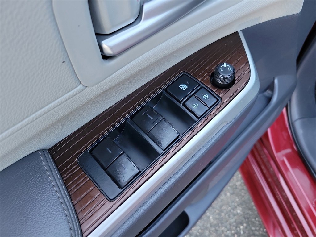 Used 2022 Toyota Sienna XLE image 20